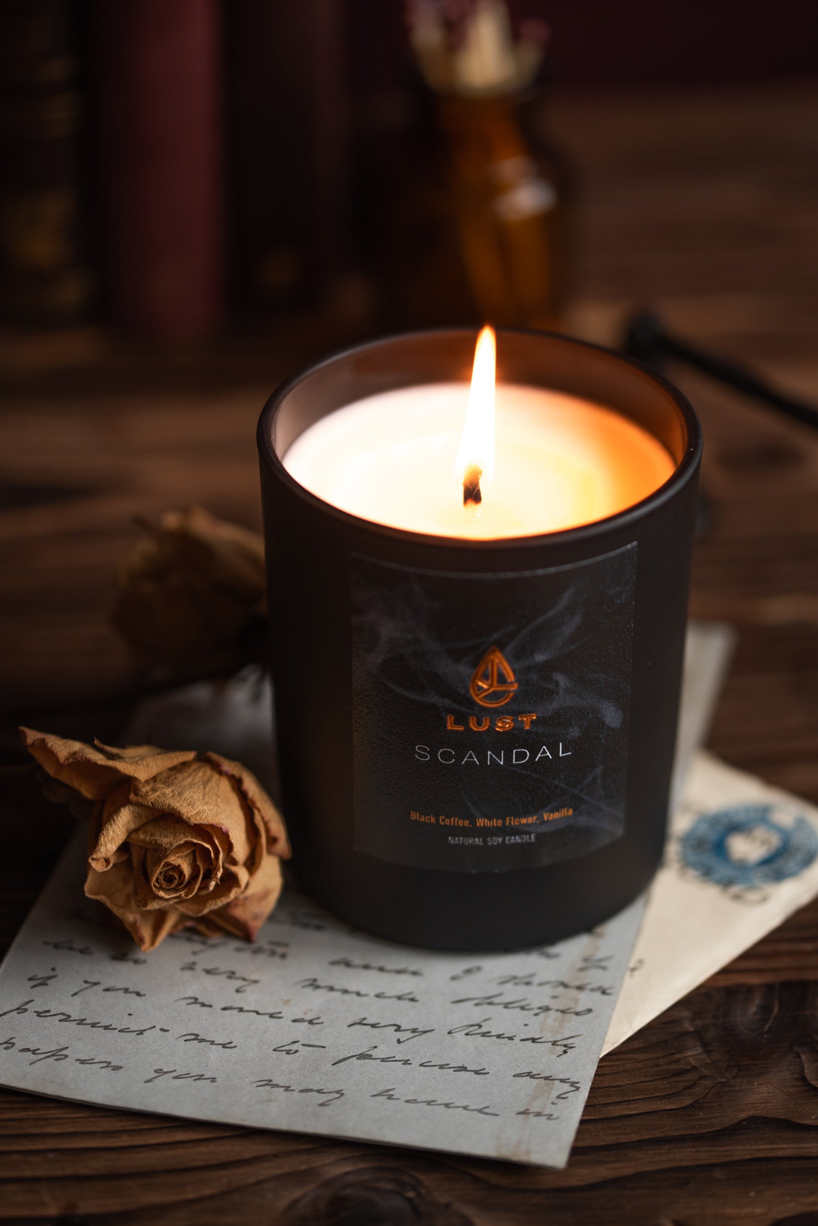 Scandal - Black Coffee, White Flower, Vanilla