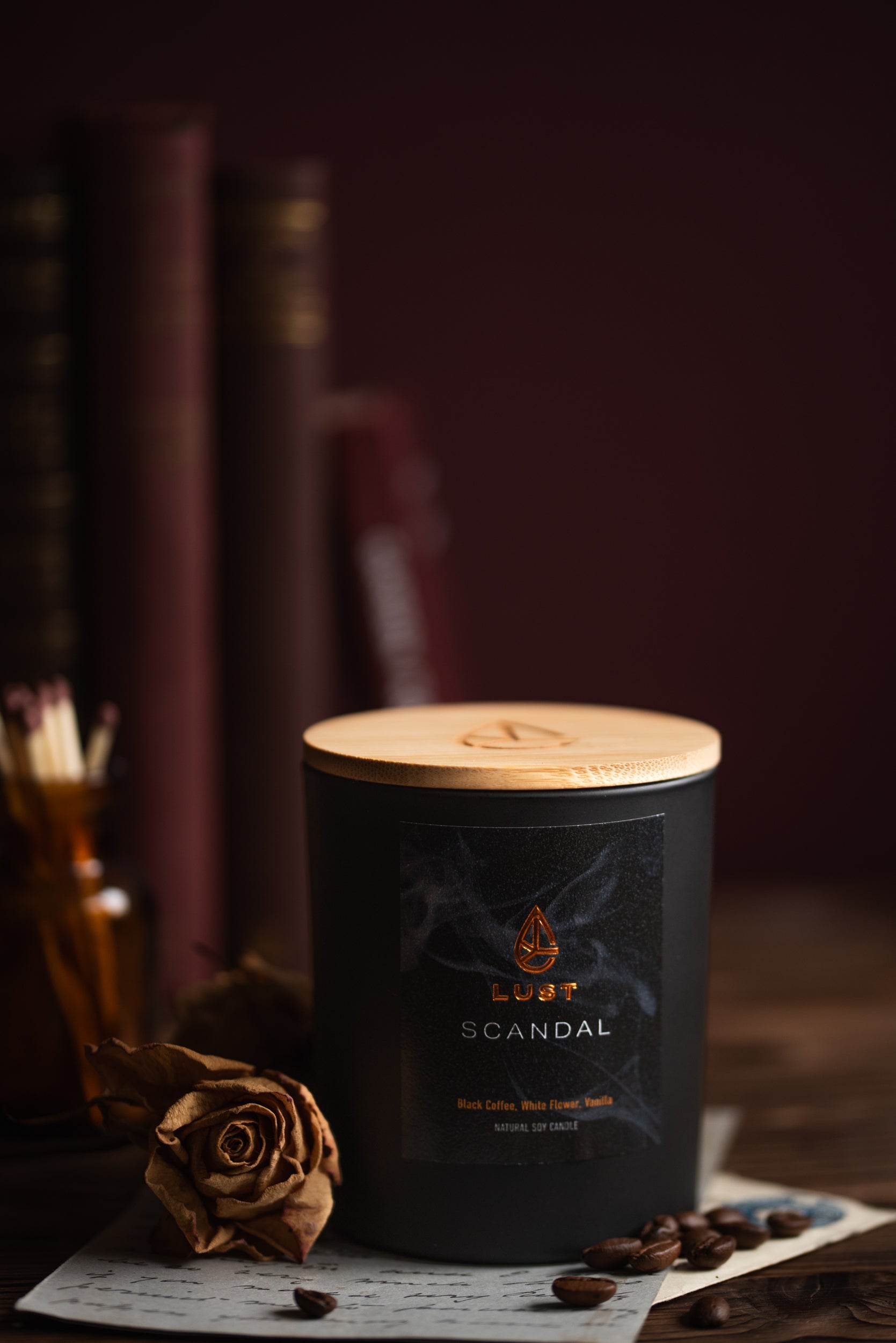 Scandal - Black Coffee, White Flower, Vanilla