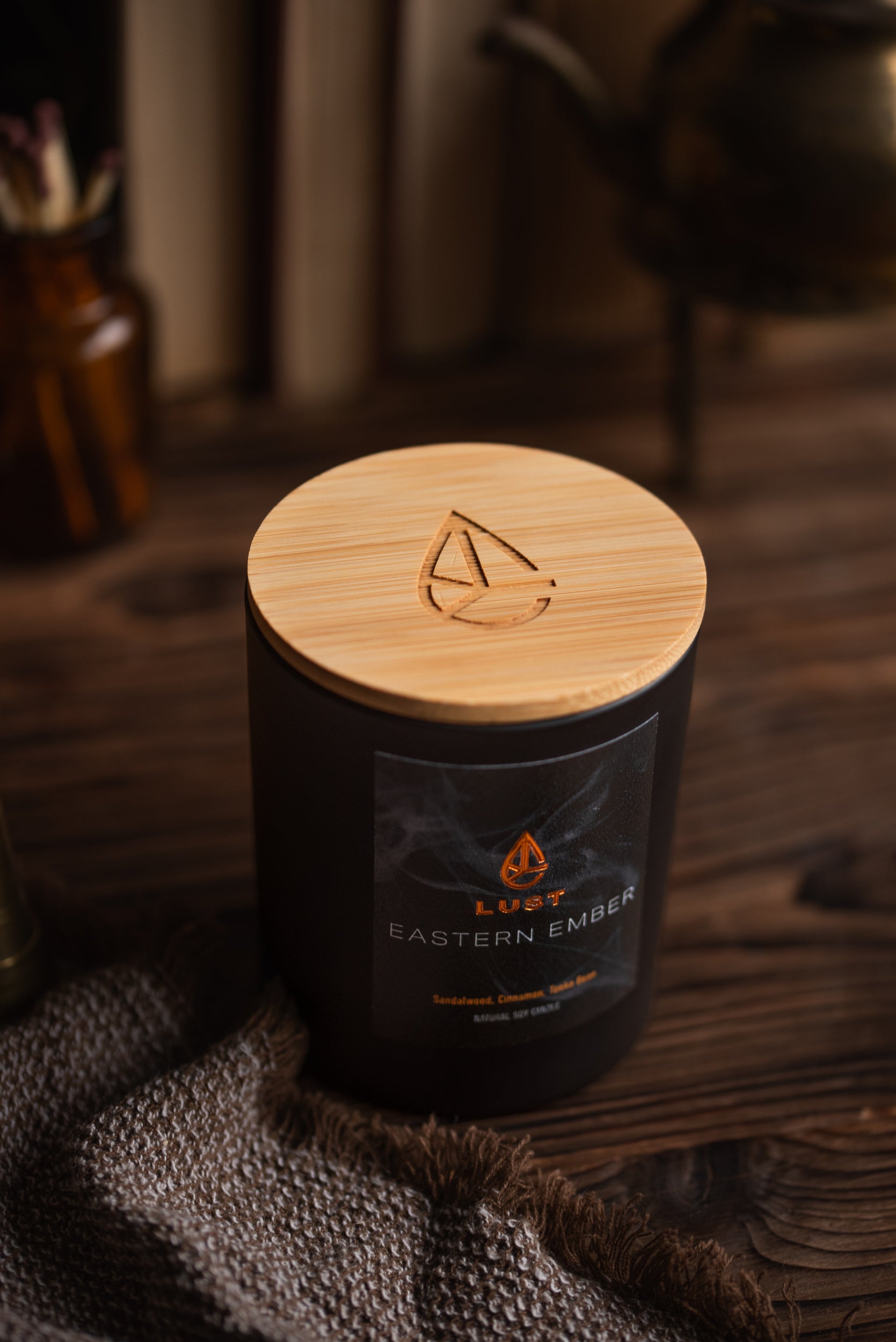 Eastern Ember - Sandalwood, Cinnamon, Tonka bean